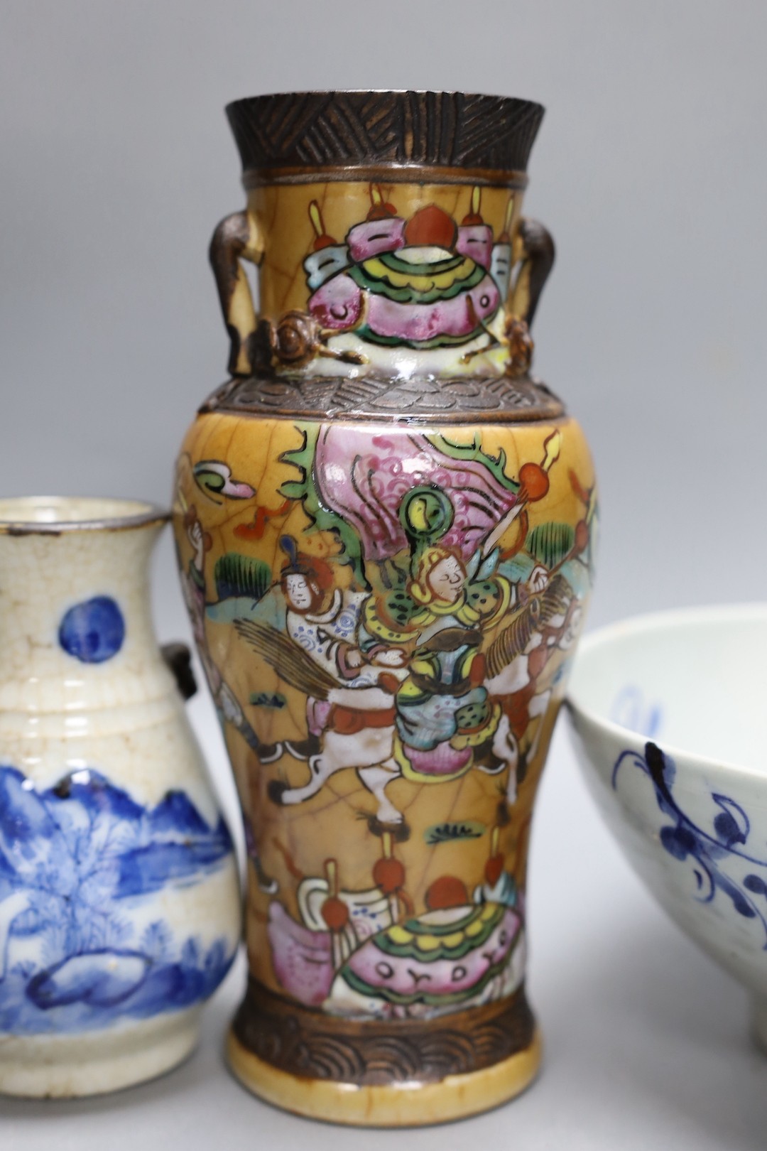 Two Chinese crackleglaze vases, late 19th/early 20th century, tallest 20.5 cm, and a blue and white dragon bowl